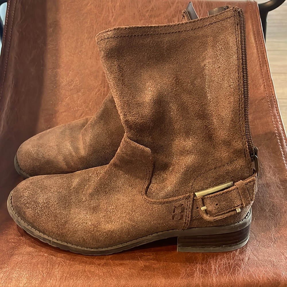 Fossil boots